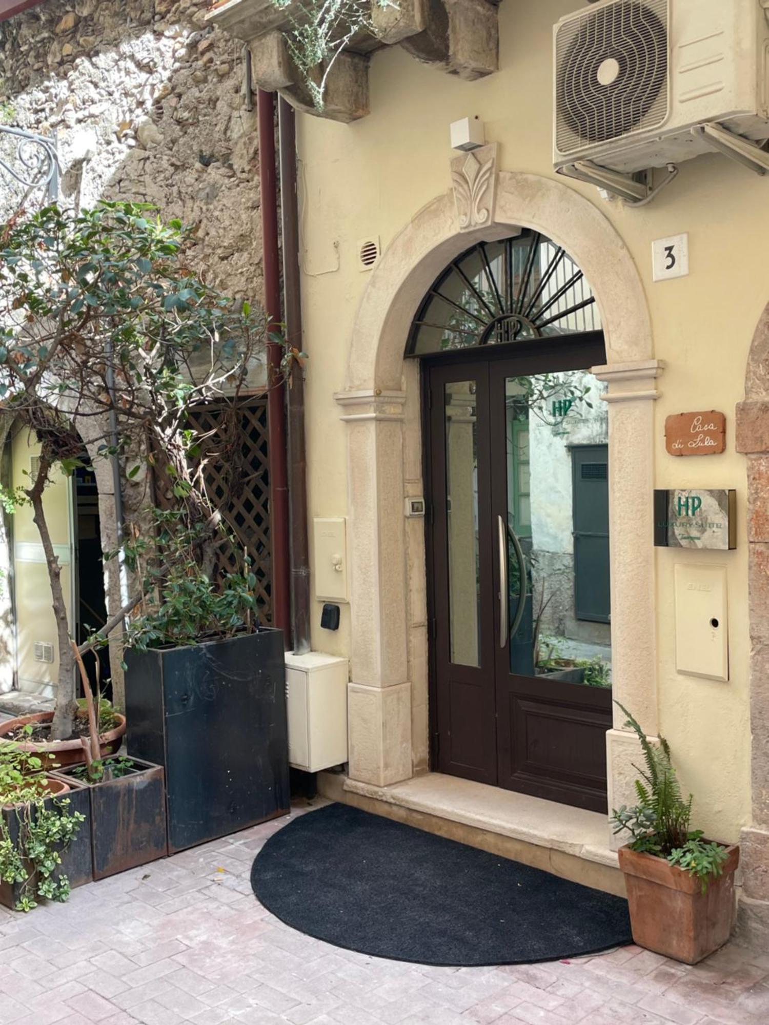 Hp Luxury Suite Taormina Exterior photo